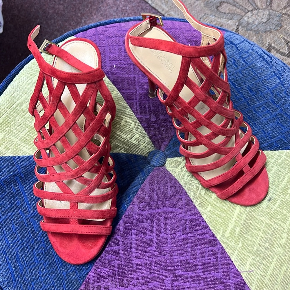 Michael Kors heal size 7